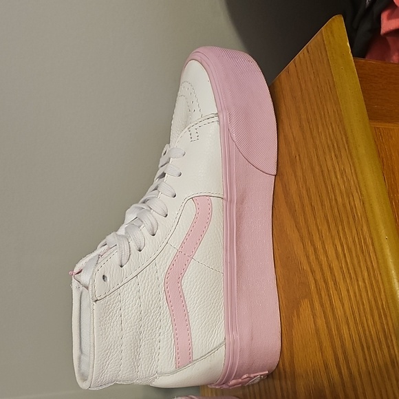 Vans X Barbie Platform Sneakers - Picture 3 of 12